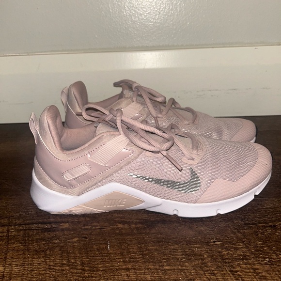 NEW women’s size 10 pink Nikes - Picture 2 of 5